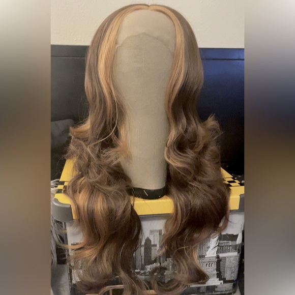 Highlighted Body Wave Wig - Picture 3 of 11